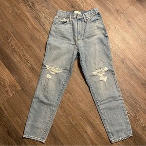 Madewell Light Wash Distressed The Mom Jeans Size 25